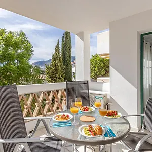 797-holiday-rentals-apartamento-frente-al-parque-la.hotelsinnerja.org/